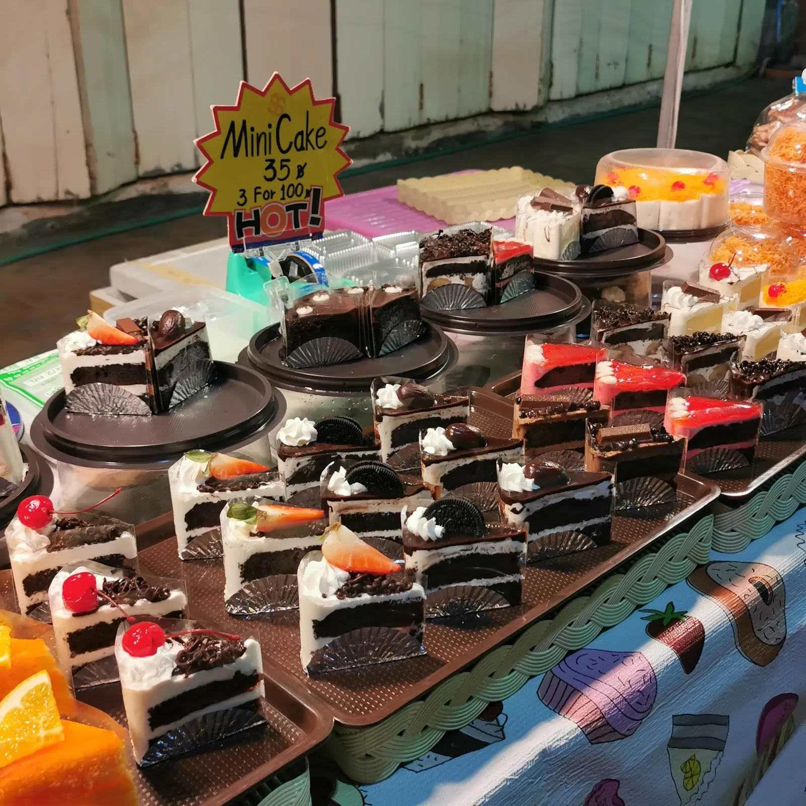 Saturday Walking Street Market - Image 10